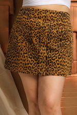 PLUS SIZE Leopard corduroy mini skirt